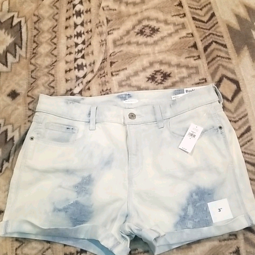 Old Navy boyfriend 3" tie dye effect jean shorts